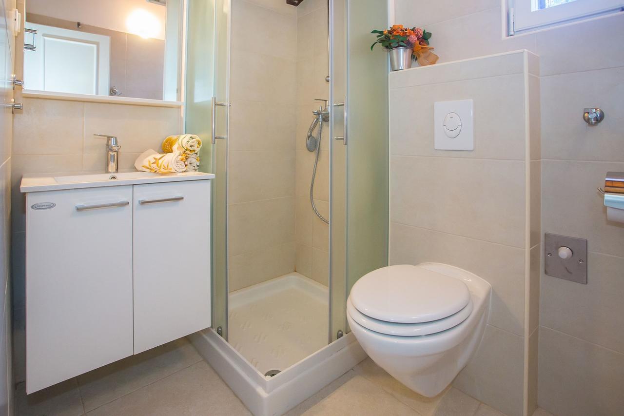 App. Fiorela Hotel Porec Ngoại thất bức ảnh