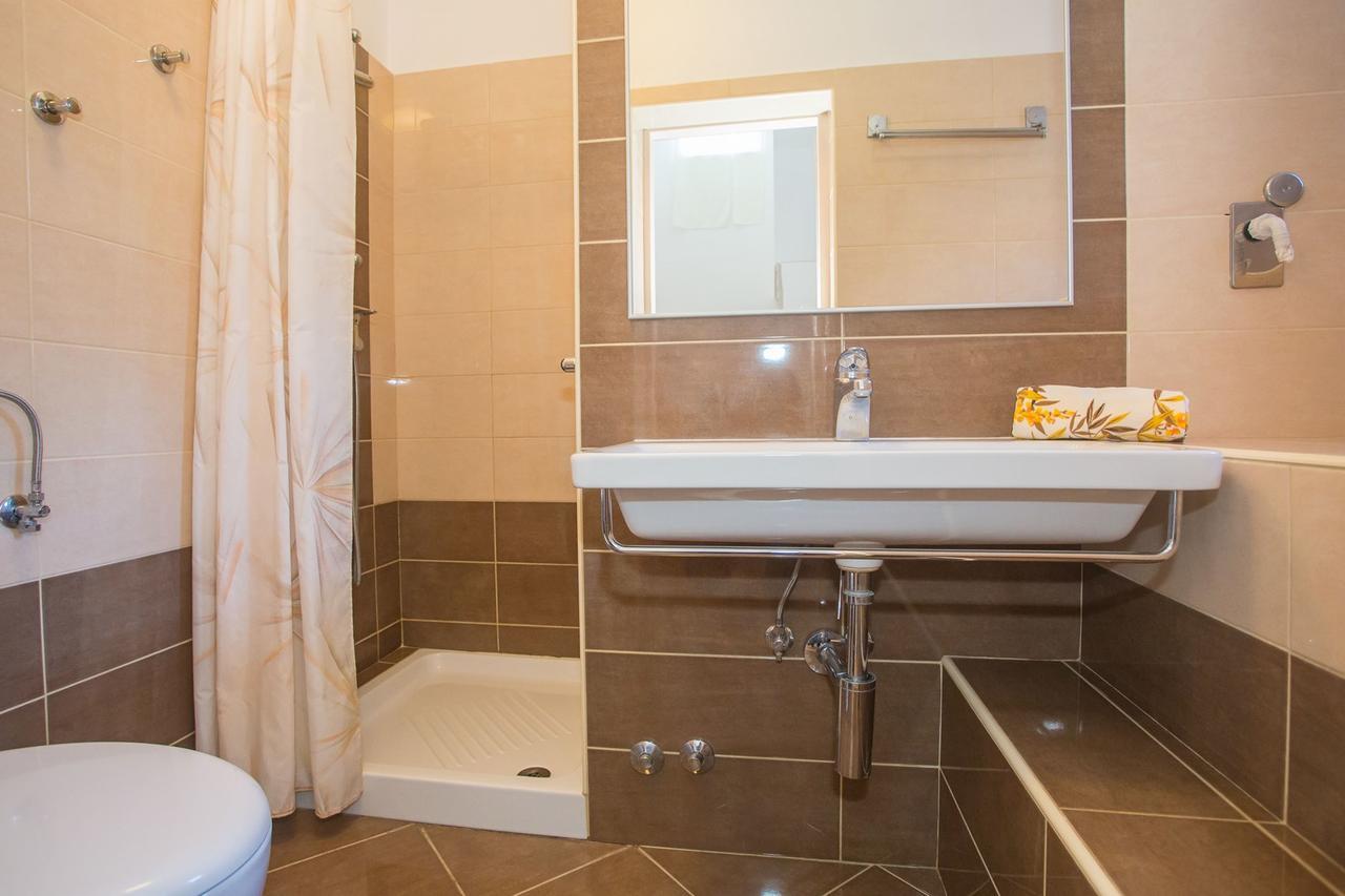 App. Fiorela Hotel Porec Ngoại thất bức ảnh